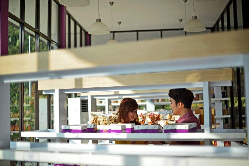 Grand Savero Hotel Bogor Buitenkant foto