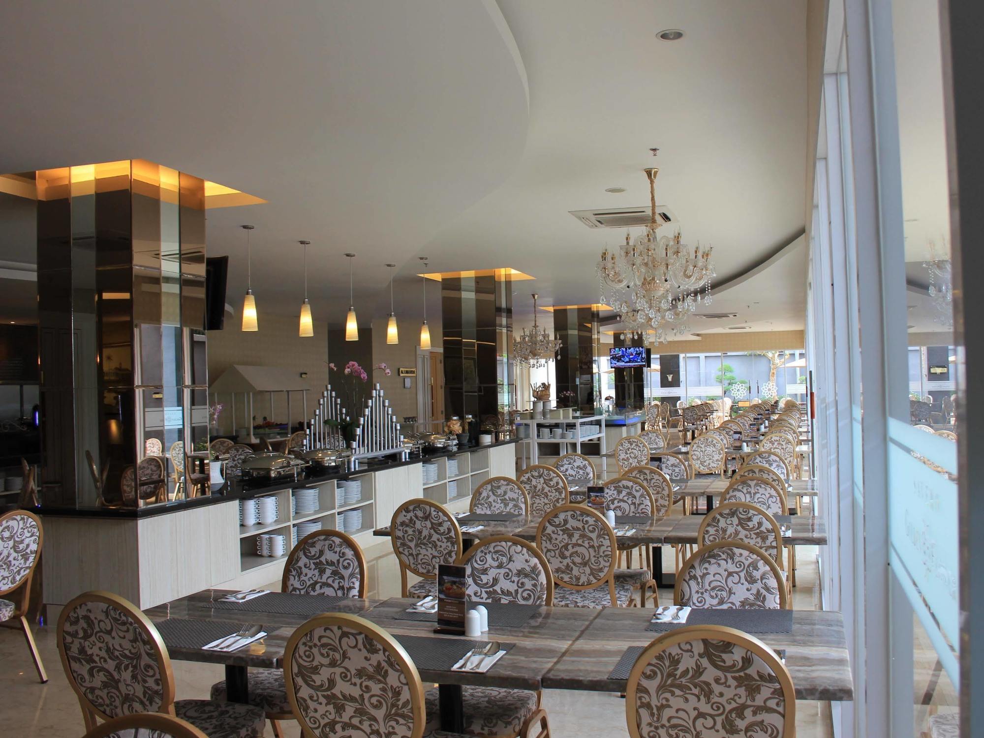 Grand Savero Hotel Bogor Buitenkant foto